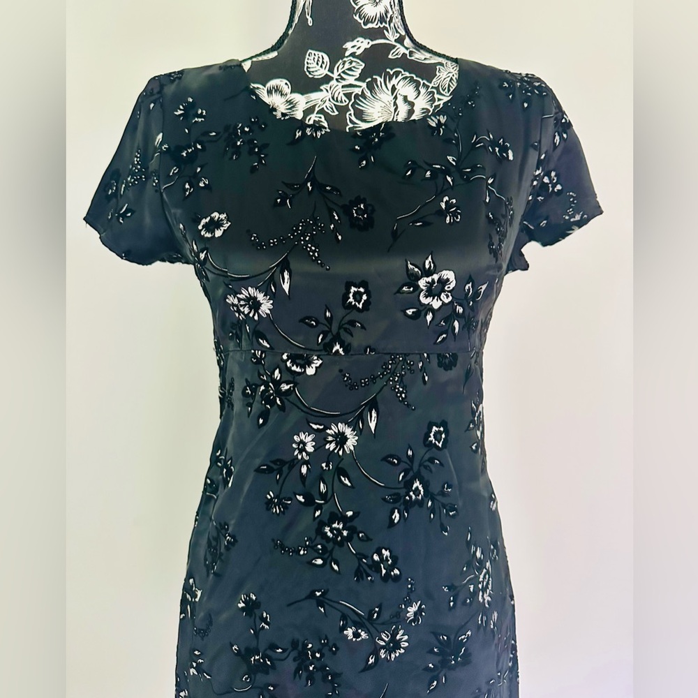 Vintage Delia’s black satin white floral dress - Picture 2 of 7